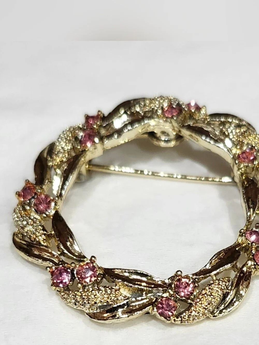 Gerry Gold Tone Wreath Brooch Pin With Pink Stone Accents Vintage